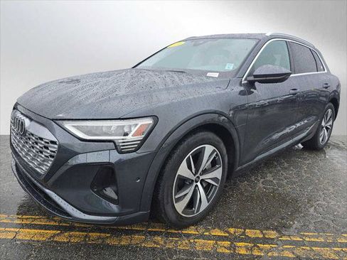 Used 2024 Audi Q8 e-tron Premium Plus w/ Premium Plus Package image 7