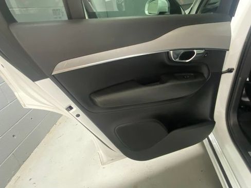 Used 2023 Volvo XC90 B5 Core AWD/4WD image 7