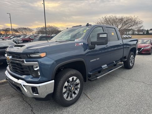 Certified 2025 Chevrolet Silverado 2500 LT w/ All Star Edition image 5