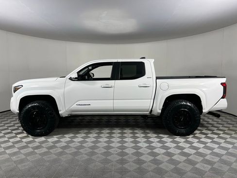 Used 2025 Toyota Tacoma SR5 image 9