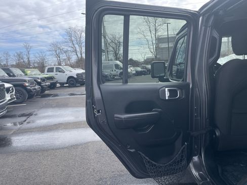 Used 2018 Jeep Wrangler Unlimited Sport S image 26