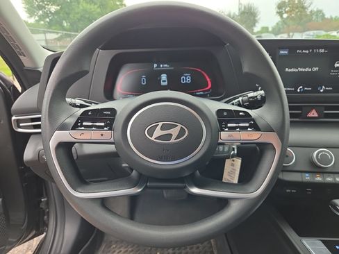 Used 2024 Hyundai Elantra SE FWD image 16
