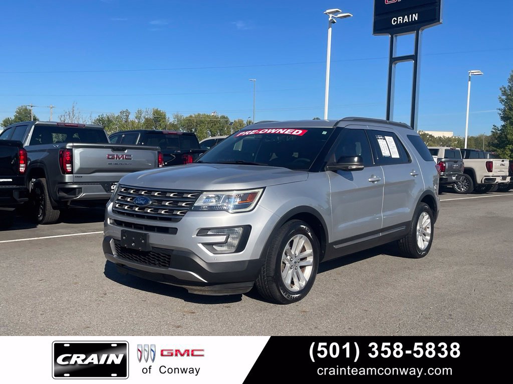 Used 2017 Ford Explorer XLT w/ Equipment Group 202A FWD image 1