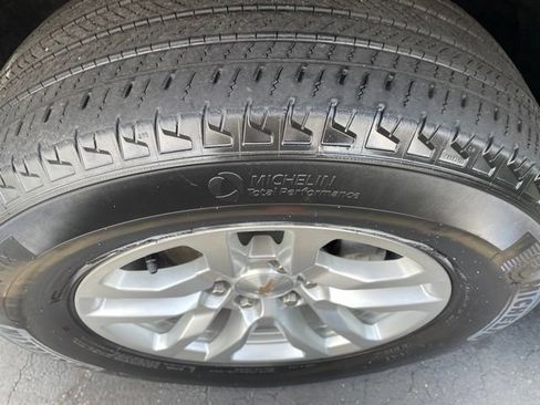 Used 2024 Chevrolet Tahoe LT AWD/4WD image 34
