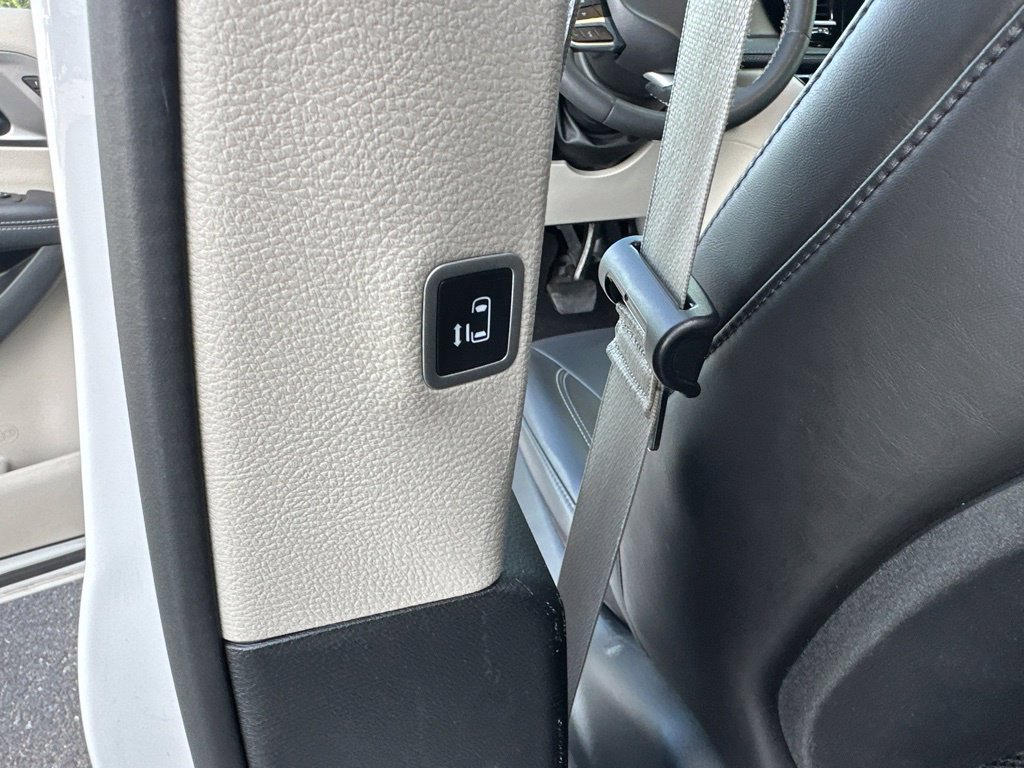 Used 2024 Chrysler Pacifica Limited FWD image 5