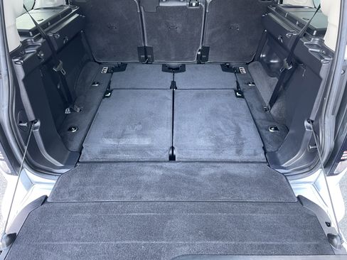 Used 2016 Land Rover LR4 HSE LUX image 36