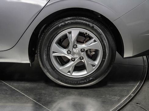 Used 2021 Hyundai Elantra SE FWD image 10