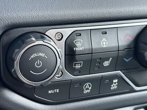 New 2025 Jeep Gladiator Mojave w/ Convenience Group image 31