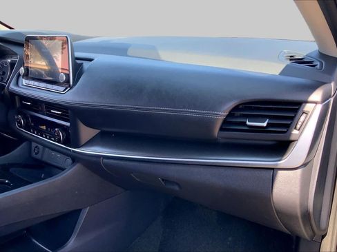 Used 2024 Nissan Rogue SV FWD image 19