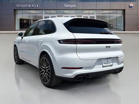 Used 2025 Porsche Cayenne Turbo AWD/4WD image 5