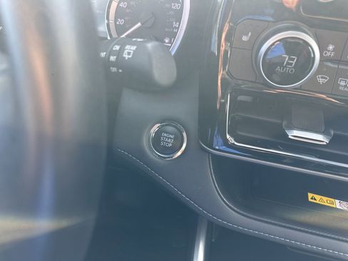 Used 2023 Toyota Highlander L image 5