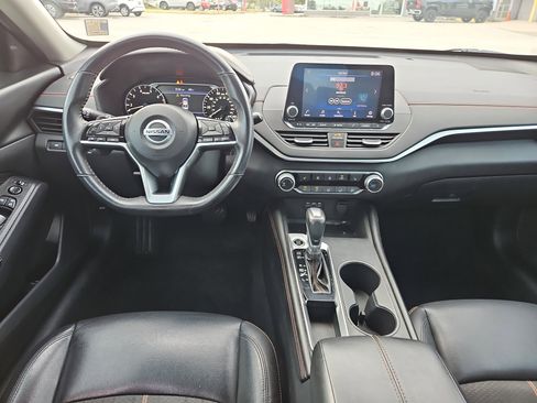 Used 2021 Nissan Altima 2.5 SR w/ SR Premium Package image 9