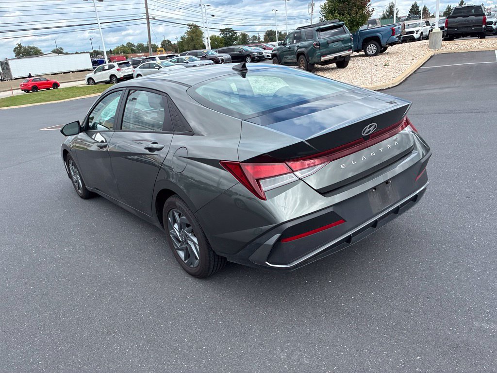 Used 2024 Hyundai Elantra SEL FWD image 13
