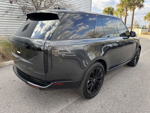Certified 2025 Land Rover Range Rover SE image 6
