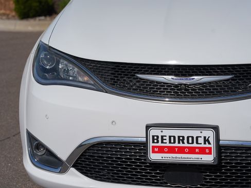 Used 2020 Chrysler Pacifica Touring-L Plus w/ Advanced Safetytec Group FWD image 9