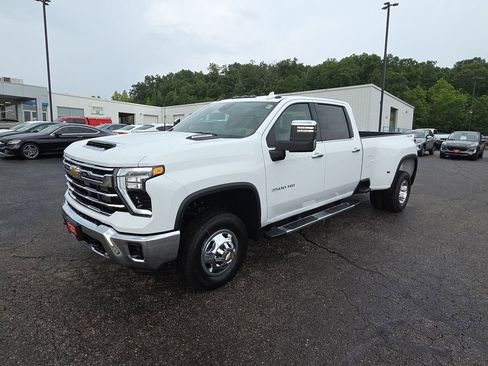 New 2026 Chevrolet Silverado 3500 LTZ w/ LTZ Convenience Package AWD/4WD image 4