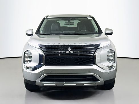 Used 2024 Mitsubishi Outlander SE FWD image 2