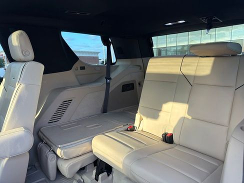 Used 2023 Cadillac Escalade Premium Luxury w/ LPO, Floor Liner Package AWD/4WD image 5