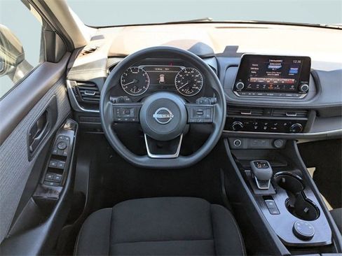 Used 2023 Nissan Rogue S image 2