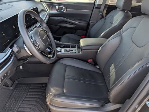 Used 2025 Kia Sorento EX image 10