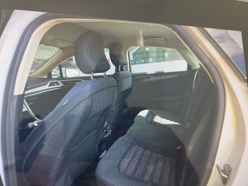 Used 2019 Ford Fusion SE image 8