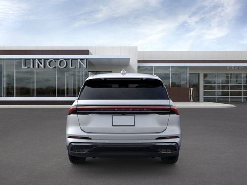 New 2025 Lincoln Nautilus Premier w/ Jet Appearance Package image 5