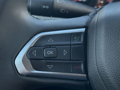 Used 2024 Jeep Compass Latitude image 16