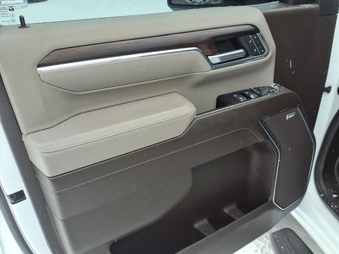 Used 2024 GMC Sierra 2500 SLT w/ SLT Premium Package image 7