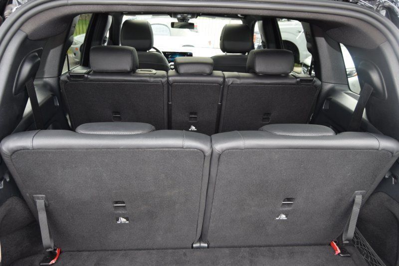 Used 2021 Mercedes-Benz GLB 250 4MATIC w/ Premium Package image 36