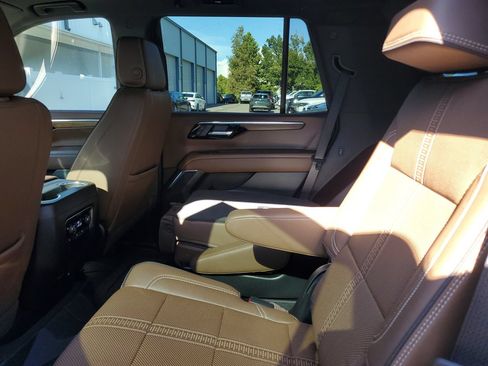 Used 2026 Chevrolet Tahoe High Country AWD/4WD image 9
