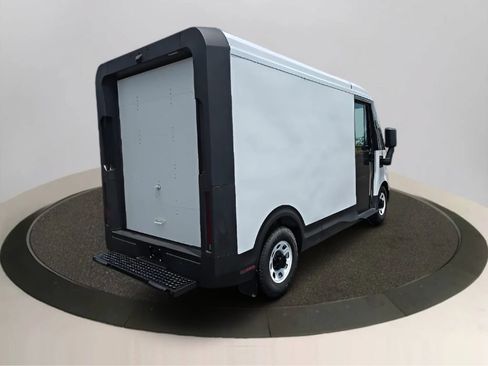 Used 2024 Chevrolet Brightdrop 400 w/ Commercial Equipment Package AWD/4WD image 2