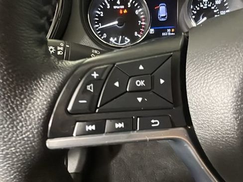 Used 2020 Nissan Rogue S FWD image 15
