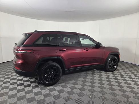Certified 2025 Jeep Grand Cherokee Altitude AWD/4WD image 5