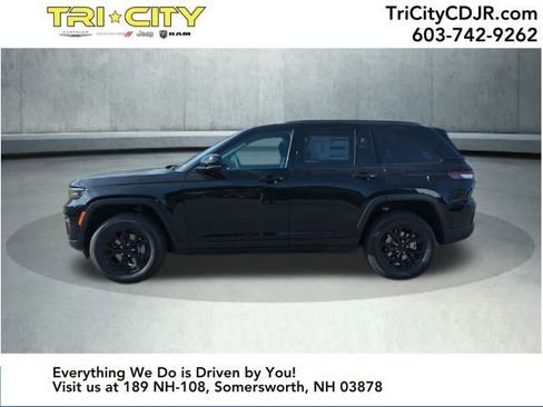 New 2025 Jeep Grand Cherokee Altitude image 4