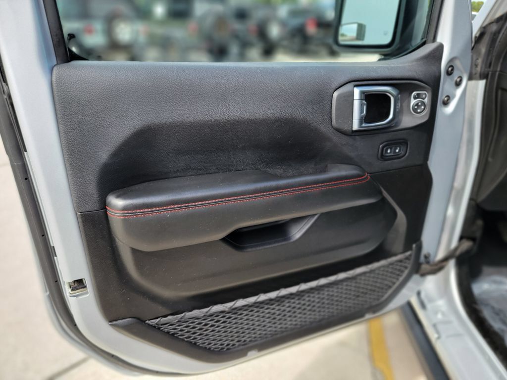 Used 2024 Jeep Wrangler Unlimited Rubicon AWD/4WD image 10