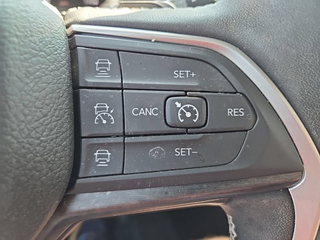 Used 2023 Jeep Grand Cherokee Limited AWD/4WD image 27