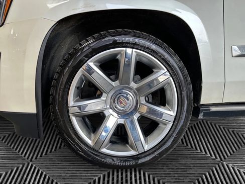 Used 2015 Cadillac Escalade ESV Premium AWD/4WD image 17