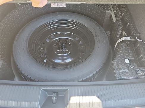 New 2025 Volkswagen Tiguan SE image 53