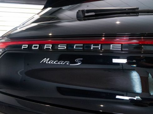 Certified 2024 Porsche Macan S AWD/4WD image 14