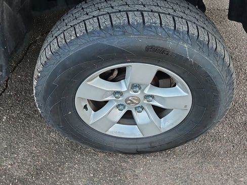 Used 2018 RAM 1500 Tradesman w/ Chrome Appearance Group RWD image 10