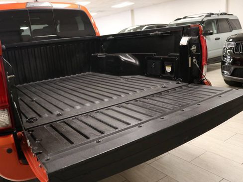 Used 2017 Toyota Tacoma TRD Sport w/ Premium & Technology Package AWD/4WD image 93