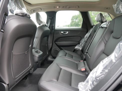 New 2025 Volvo XC60 B5 Core w/ Protection Package Premier image 6