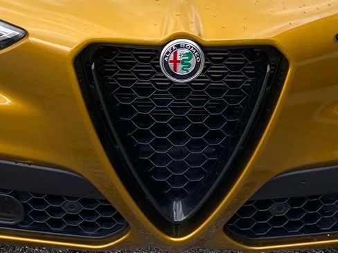 Used 2022 Alfa Romeo Stelvio Veloce image 11