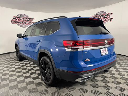 Used 2025 Volkswagen Atlas SE w/ Panoramic Sunroof Package image 5