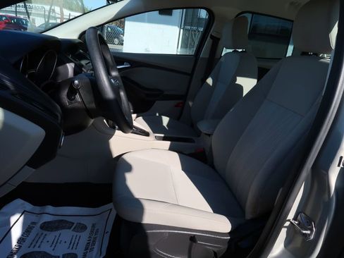 Used 2015 Ford Focus SE image 5