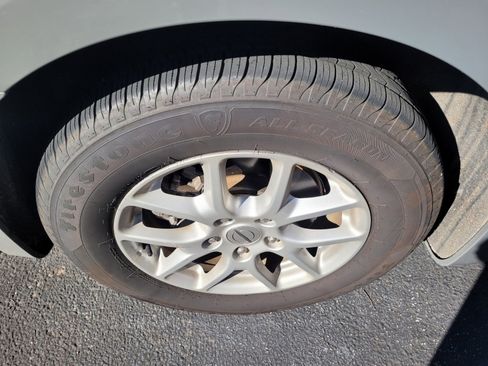 Used 2022 Chrysler Pacifica Touring-L image 6