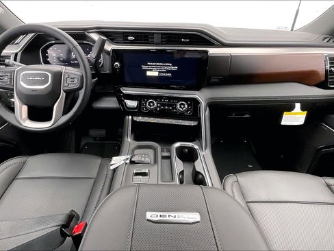 New 2026 GMC Sierra 2500 Denali w/ Denali Reserve Package image 5