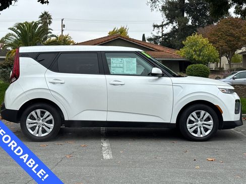 Used 2021 Kia Soul LX image 3