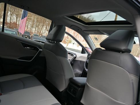 Used 2021 Toyota RAV4 Limited image 21