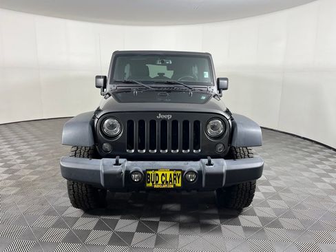 Used 2018 Jeep Wrangler Unlimited Rubicon w/ Cold Weather Group image 2